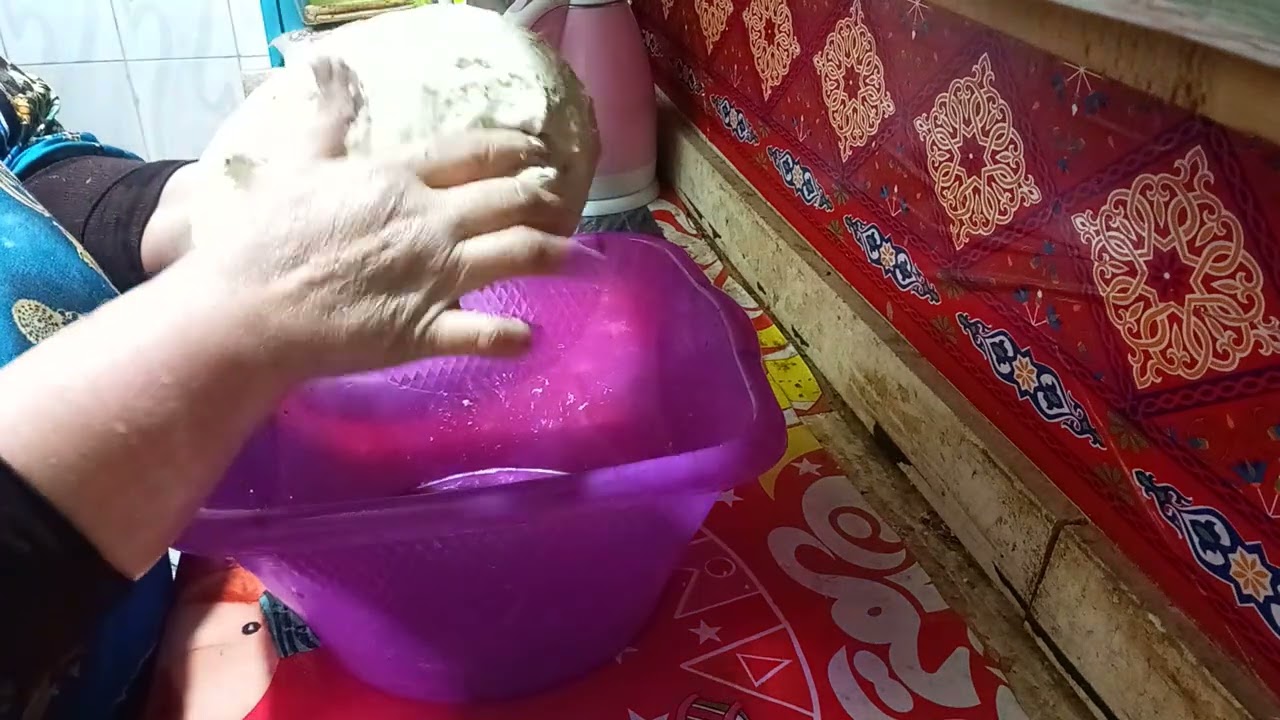 القرص الطريه محشيا با القرفه والسكر.   لو موجود عندك  قشطه زبادي حليب كل يضاف 