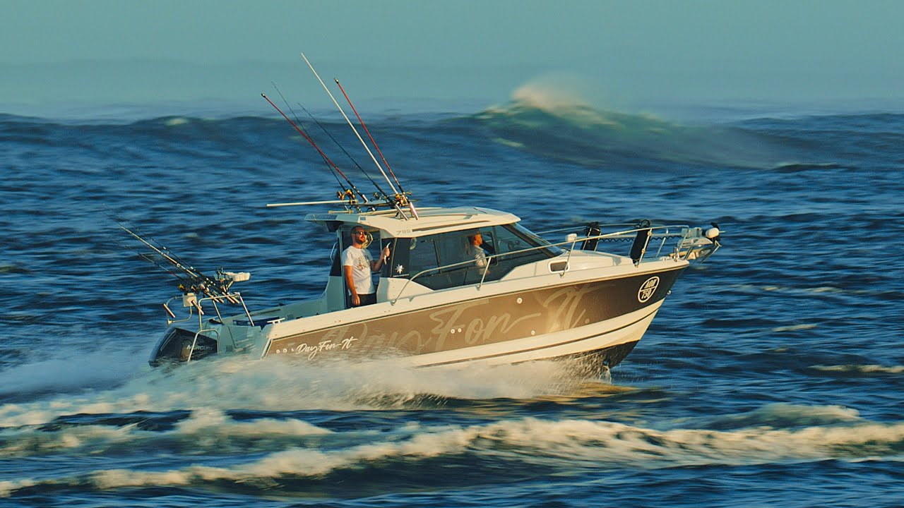 Mega Swell 🌊 Fishing Boats Still Went Out | Gold Coast Seaway 🇦🇺