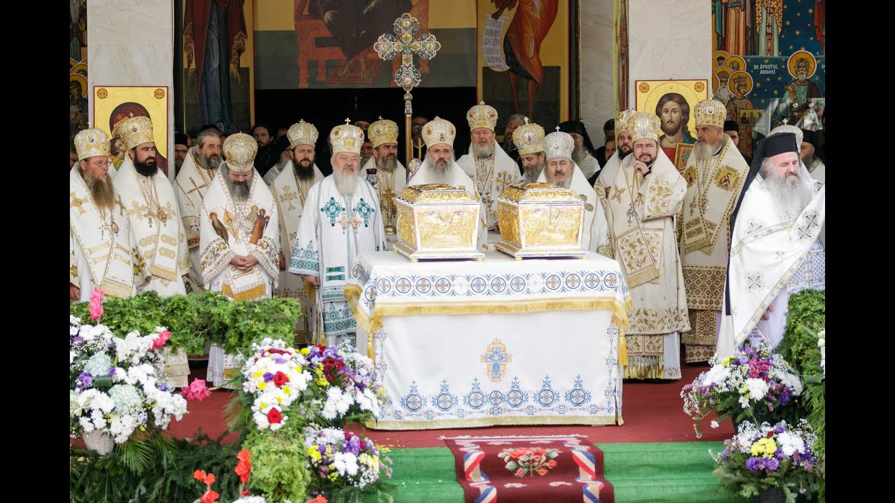 Mii de pelerini la Sihăstria, la proclamarea locală a canonizării Cuvioșilor Paisie și Cleopa