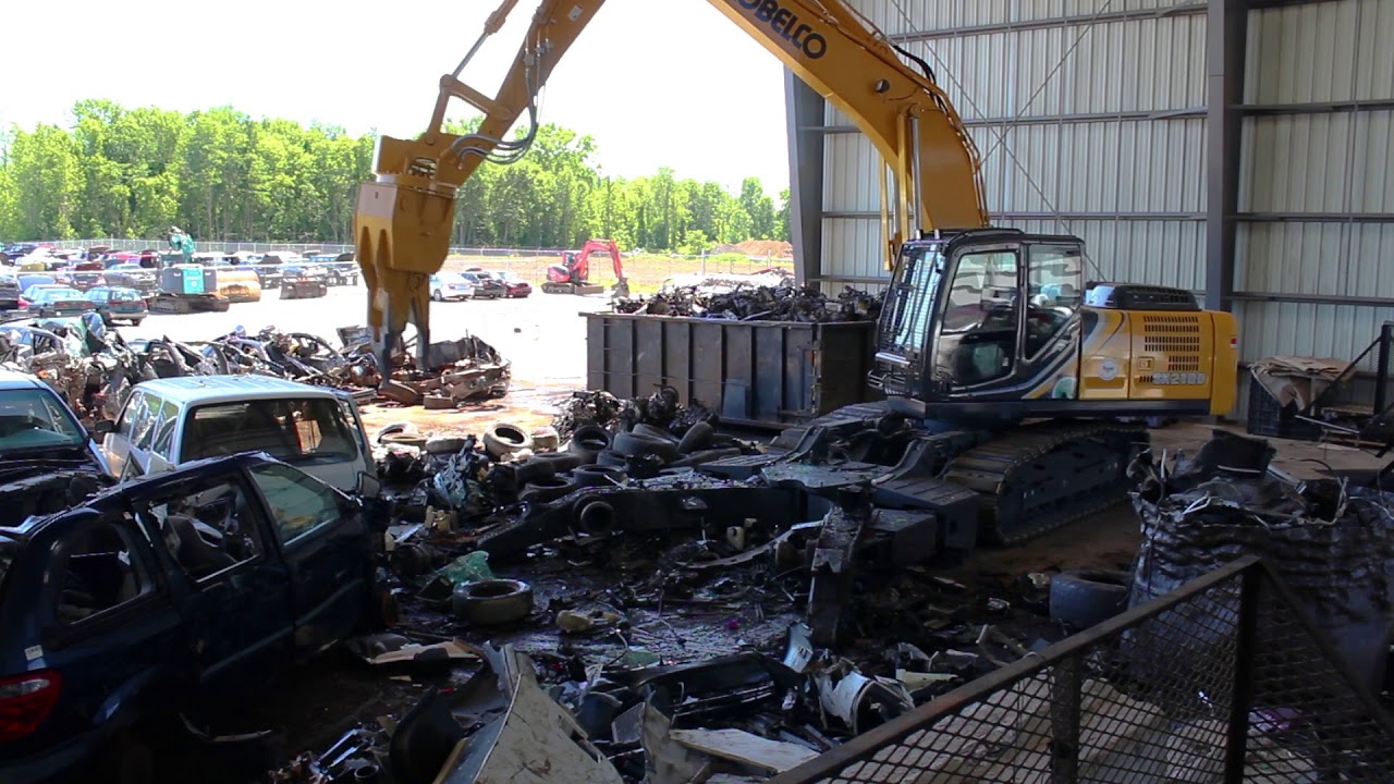 Kobelco SK210D-10 Dismantles Cars in Minutes