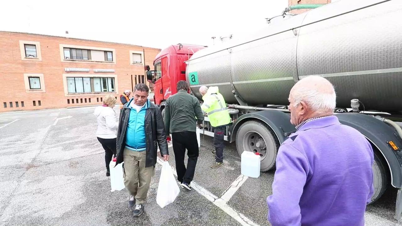 Berra resta senz'acqua, arriva l'autocisterna
