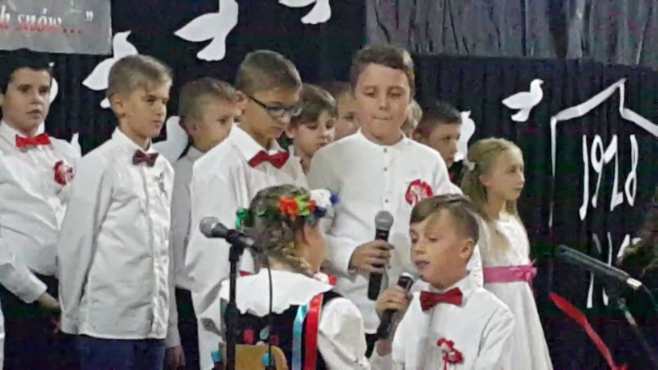 Święto Niepodległości w Bydlinie - 18.11.2018 (Występy dzieci w szkole)