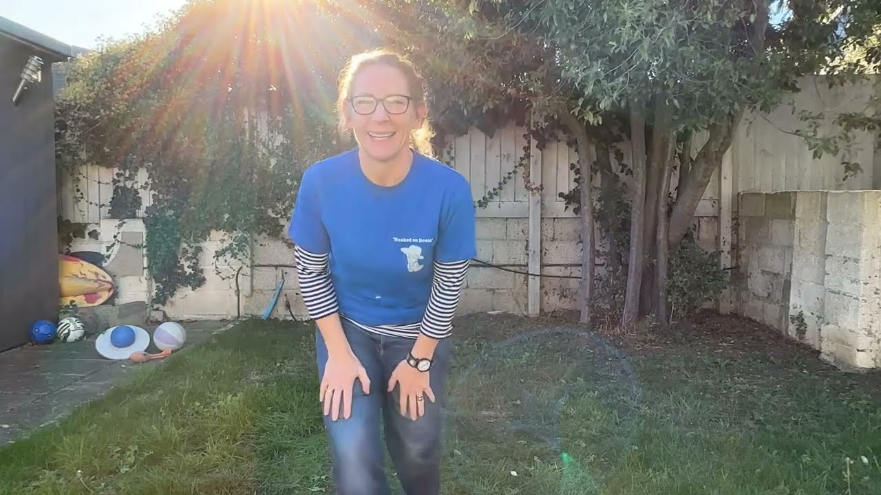 ‘Play something Country’ linedance walkthrough with dancing to the music at 