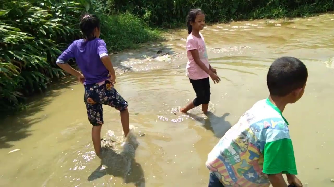 Keseruan di desa Sibide Keseruan di kampung halaman 