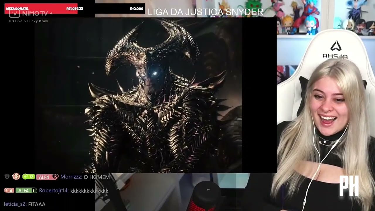 Mariana Alpha reagindo a entrada do Superman pra ajudar a liga da justi&ccedil;a