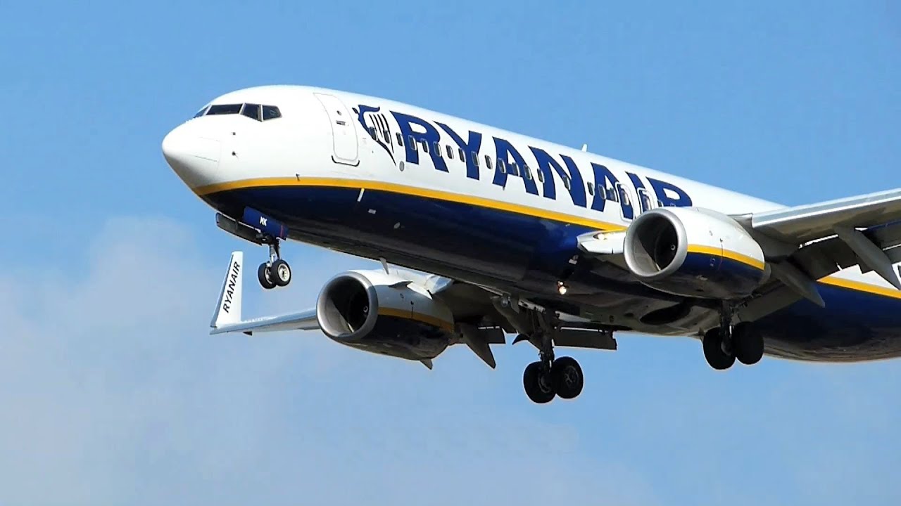 RyanAir go-arounds and landings