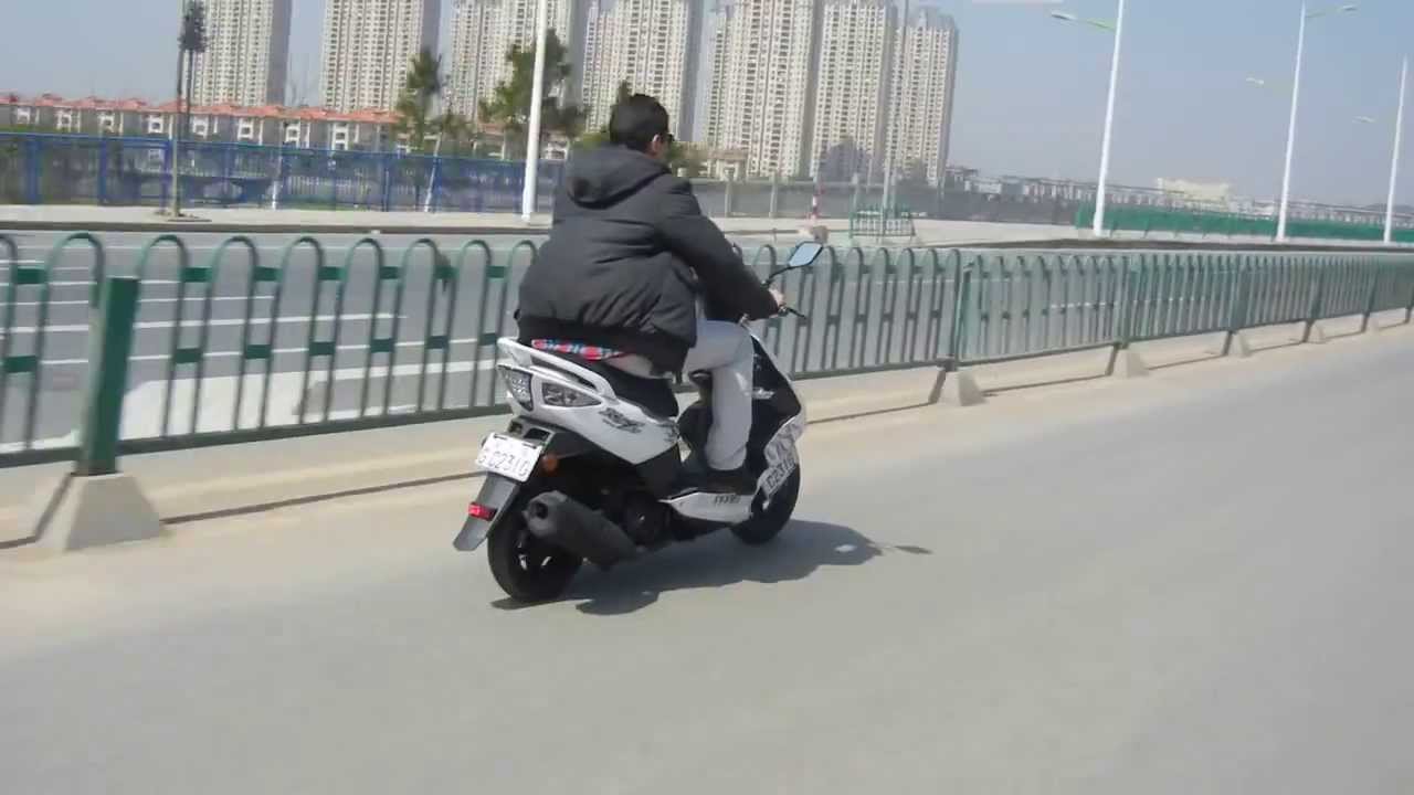 YAMAHA SCOOTER RS ZERO, POR LAS CALLES DE YIWU