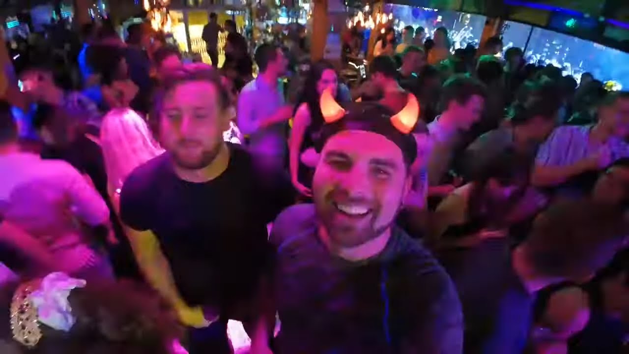 HAPPY NEW YEARS 2024 in Chiang Mai Zoe in Yellow Party + Karaoke