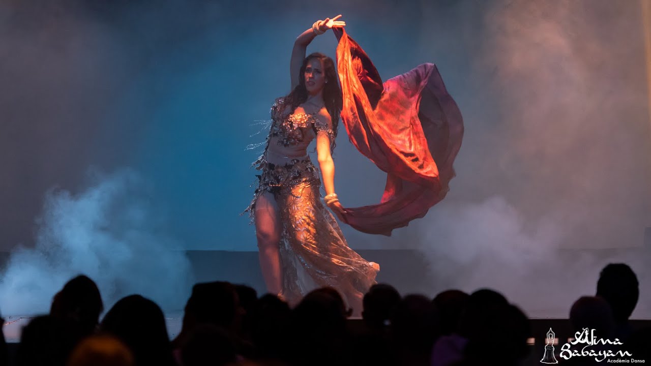 Belu Oliveira con Velo. Dansa Alina Babayan. Ashra