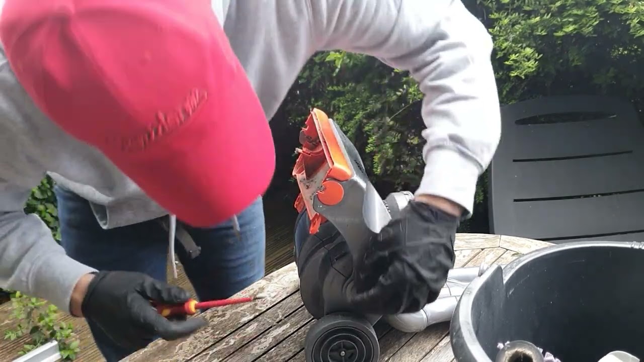 Dyson DC04 constant max strip down part 1