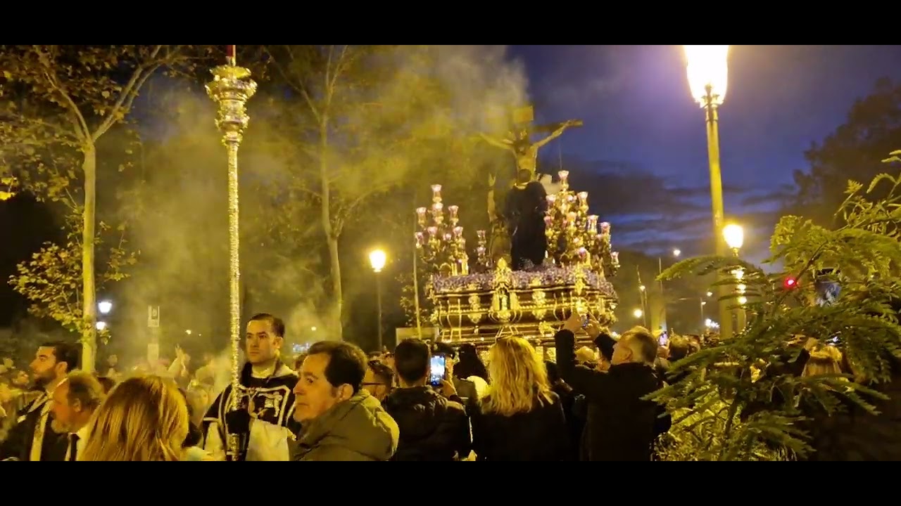 Cristo del desamparo y abandono por la avenida de Portugal de Sevilla 2024