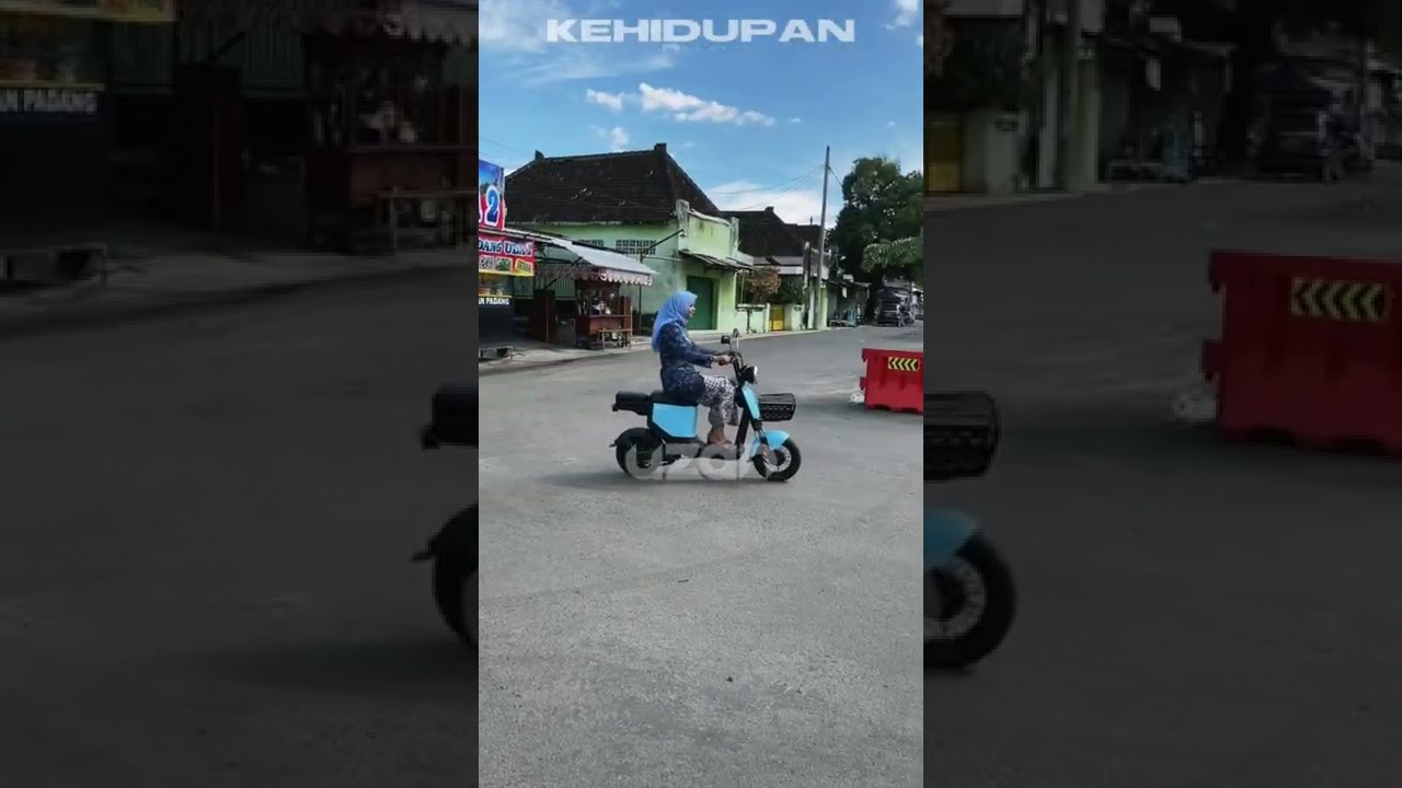 Naik Sepeda Listrik Viar Caraka Pakai Kebaya &mdash; #shorts