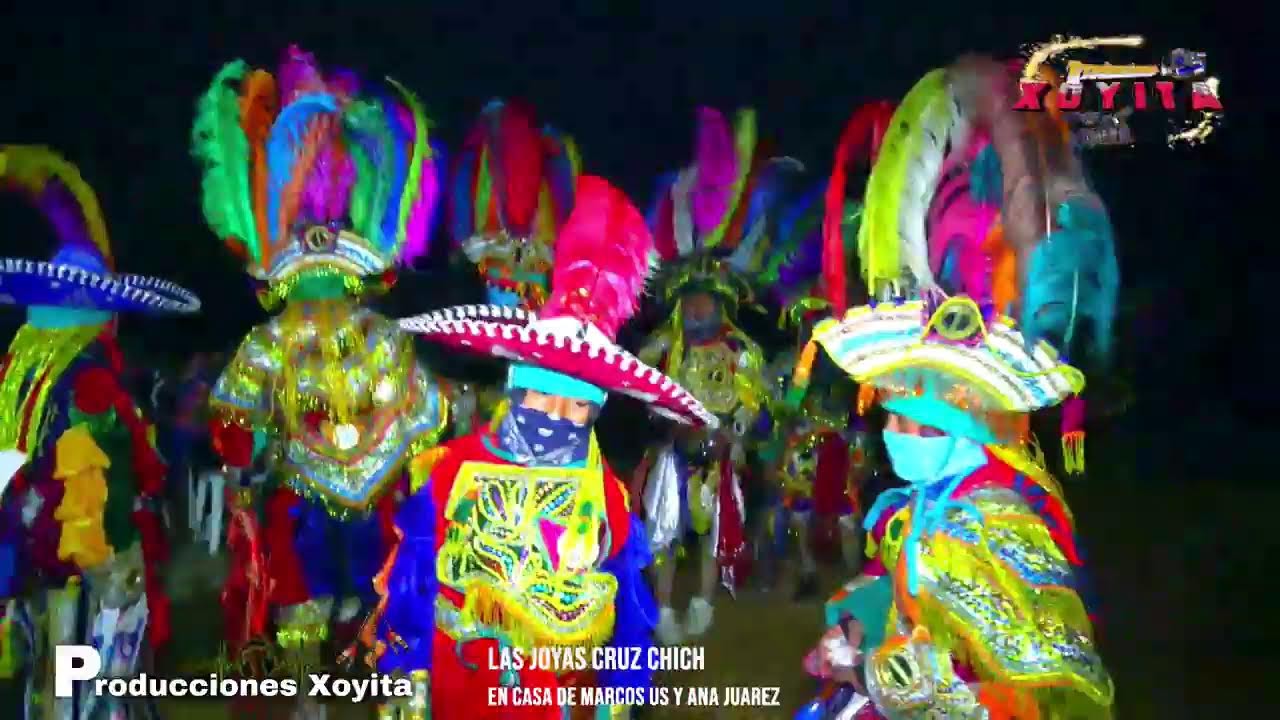 Presentación del baile de los toritos con trajes y máscaras, en casa de Marcos Castro y Ana Juáre