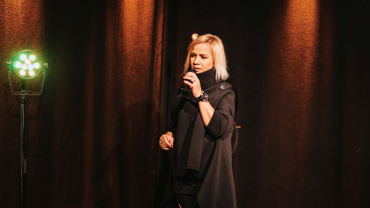 Rebecca Kontus - Ma tõusen tuhast üles