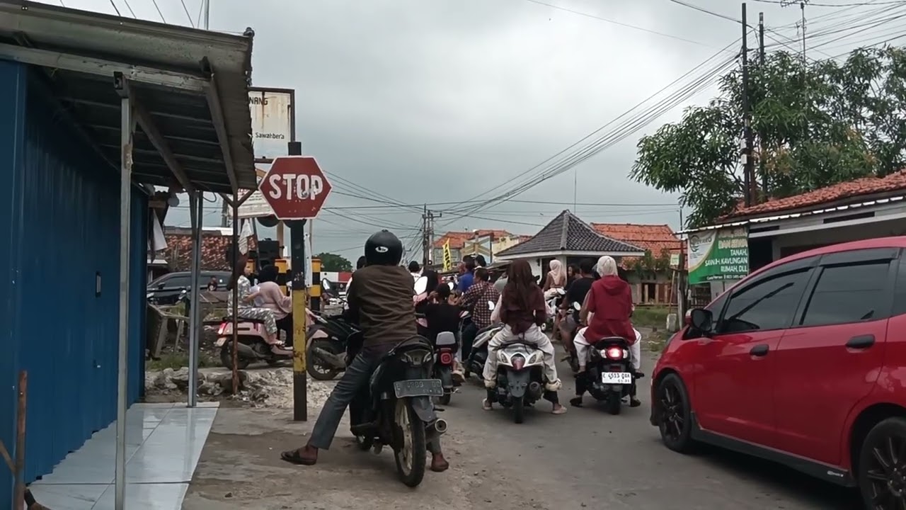 Pintu rel kereta Sukamelang 