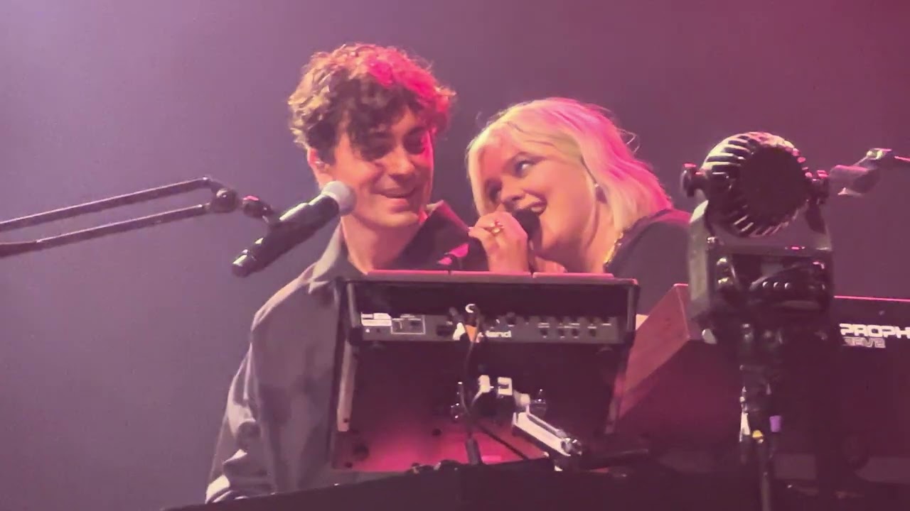 LOUANE - SOLEIL ft. son mec P3GASE (10.04.2024 PARIS L’OLYMPIA) LIVE