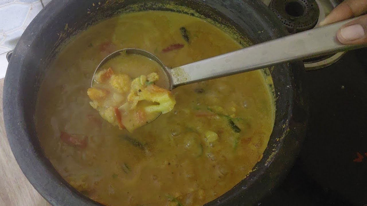 Cauliflower chickpeas kulambu recipe/ chickpeas kulambu 🍽👩‍🍳