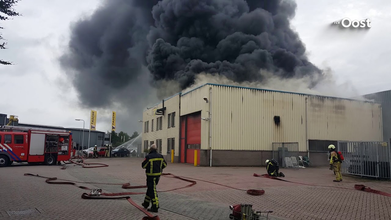 Grote brand bij bedrijf in Albergen (UPDATE)
