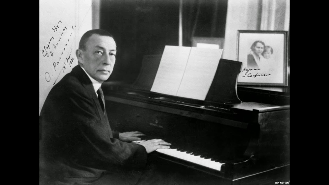 Sergei Rachmaninoff, piano - Bach-Rachmaninoff - from Partita, BWV 1006 (1942 - complete)