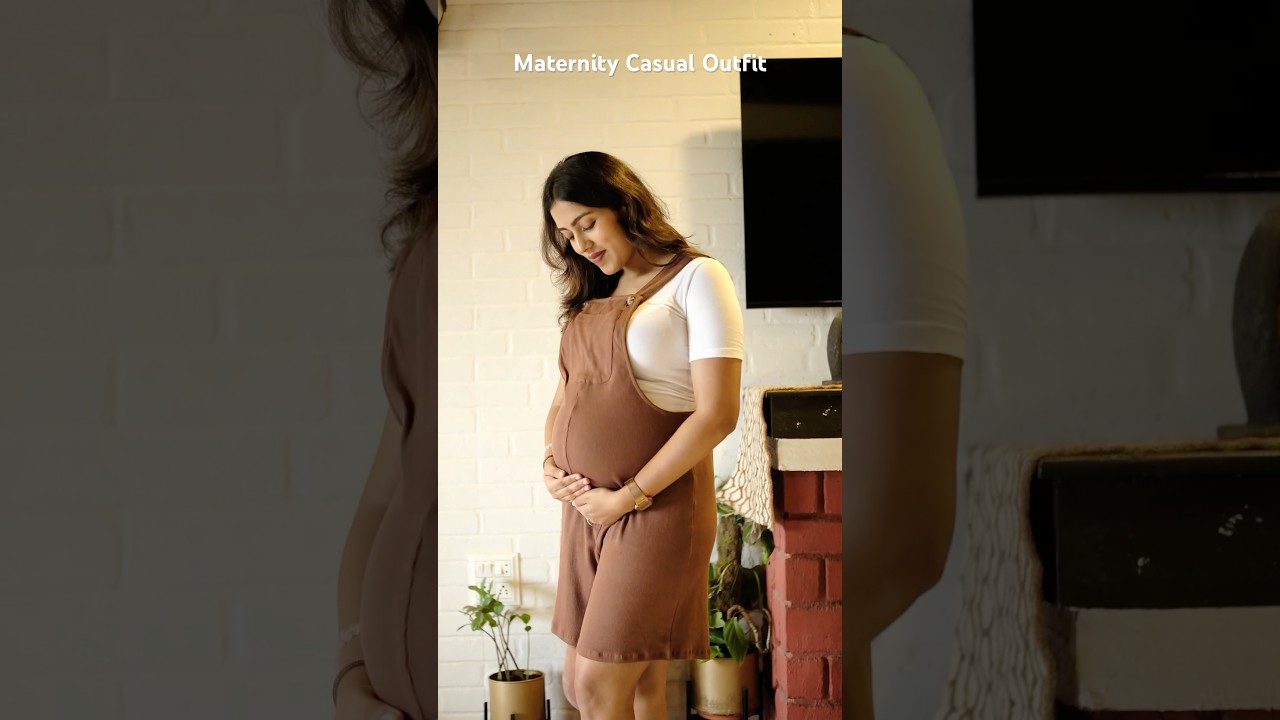 Maternity dungarees = cute + practical! #maternitywear #maternityootd  #pregnancyoutfit