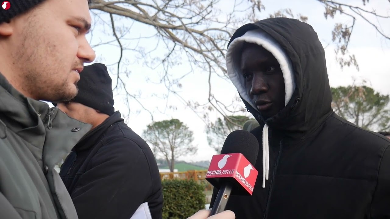 Macerata, code davanti all’Uff. Immigrazione: “Appuntamenti non rispettati, si arriva alle 4