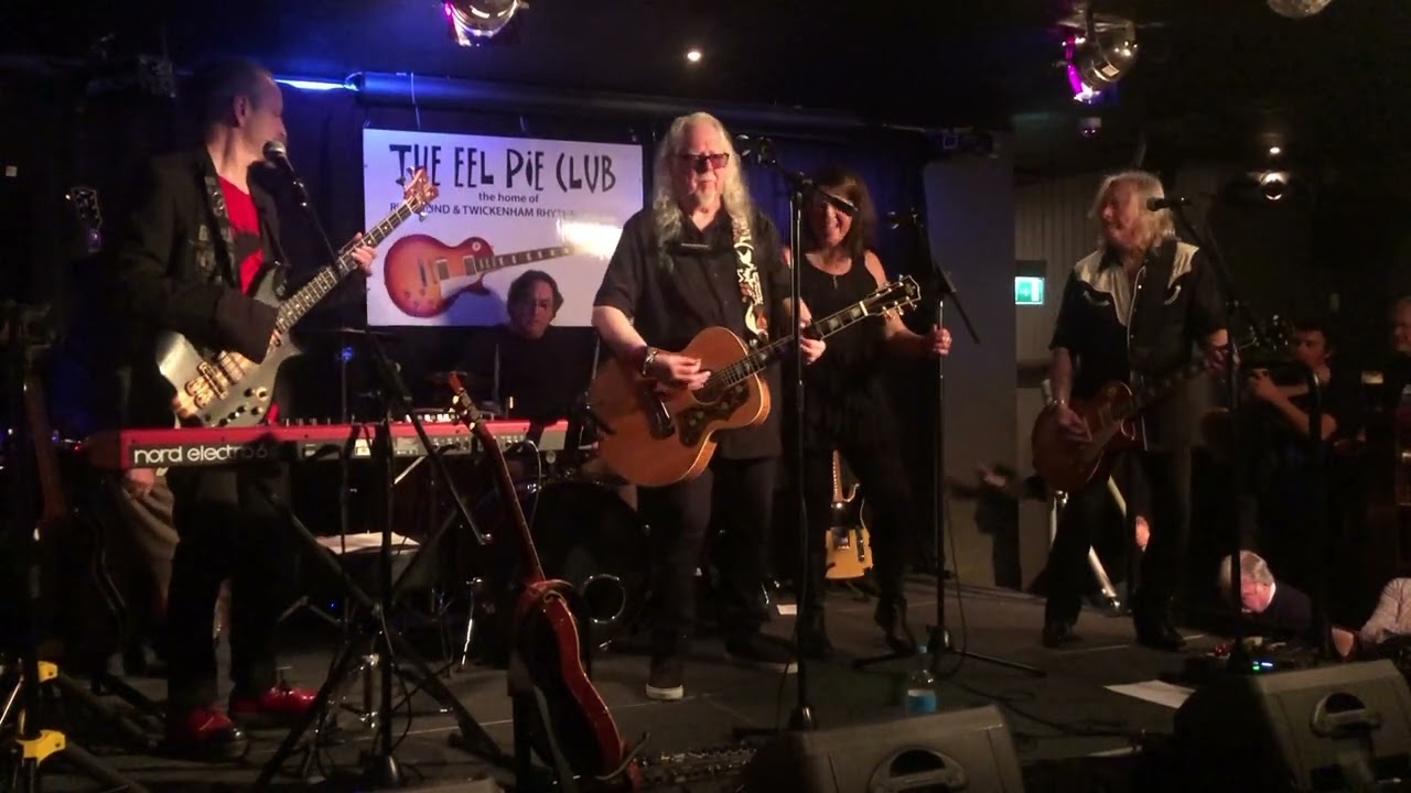 The self confessed “lyricist of love songs” John Fiddler lead vocals & guitar with the heart