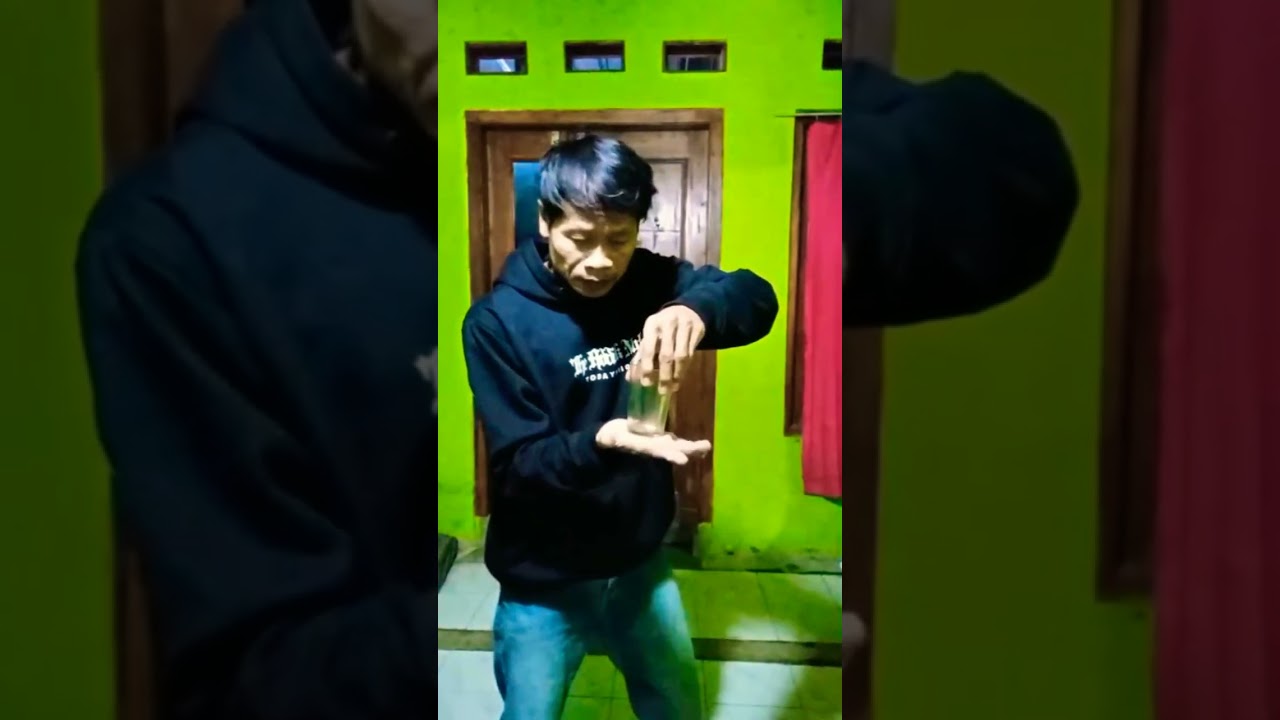 Sulap Koin Tembus Gelas 