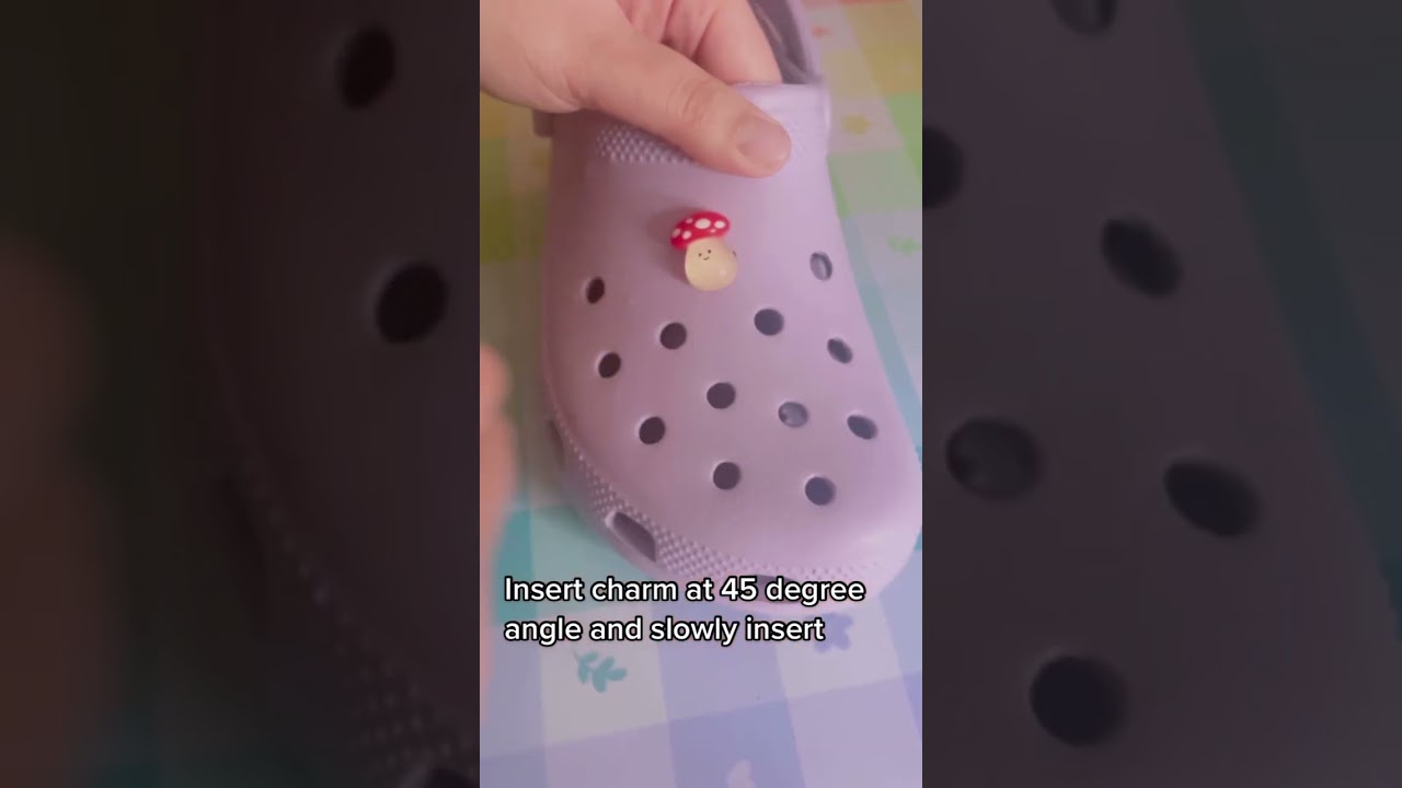 How to put in croc charms | How to take out croc charms | Inserting and taking out shoe jibbitz