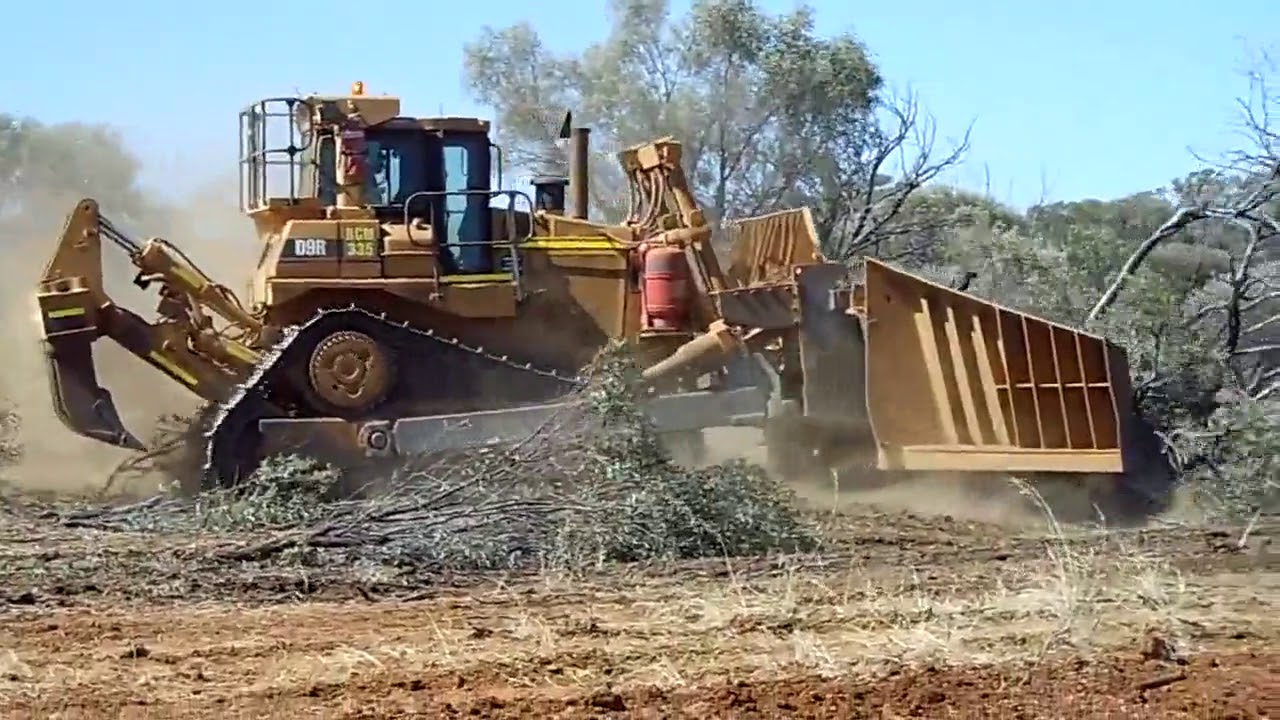 DRIVE IN STICK RAKE CLEARING THE OUTBACK | Flamsteed Equipment