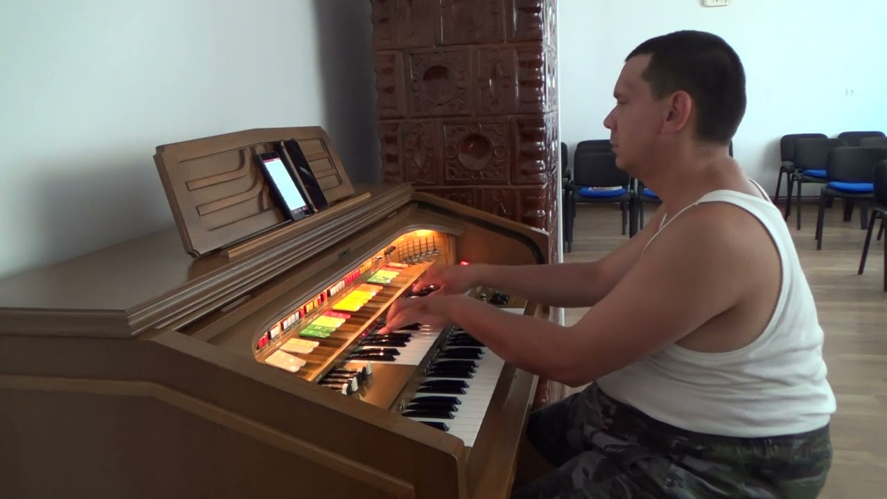 Sänd ut | Organisten Bujor Florin Lucian spelar på Elka Artist 707-orgeln