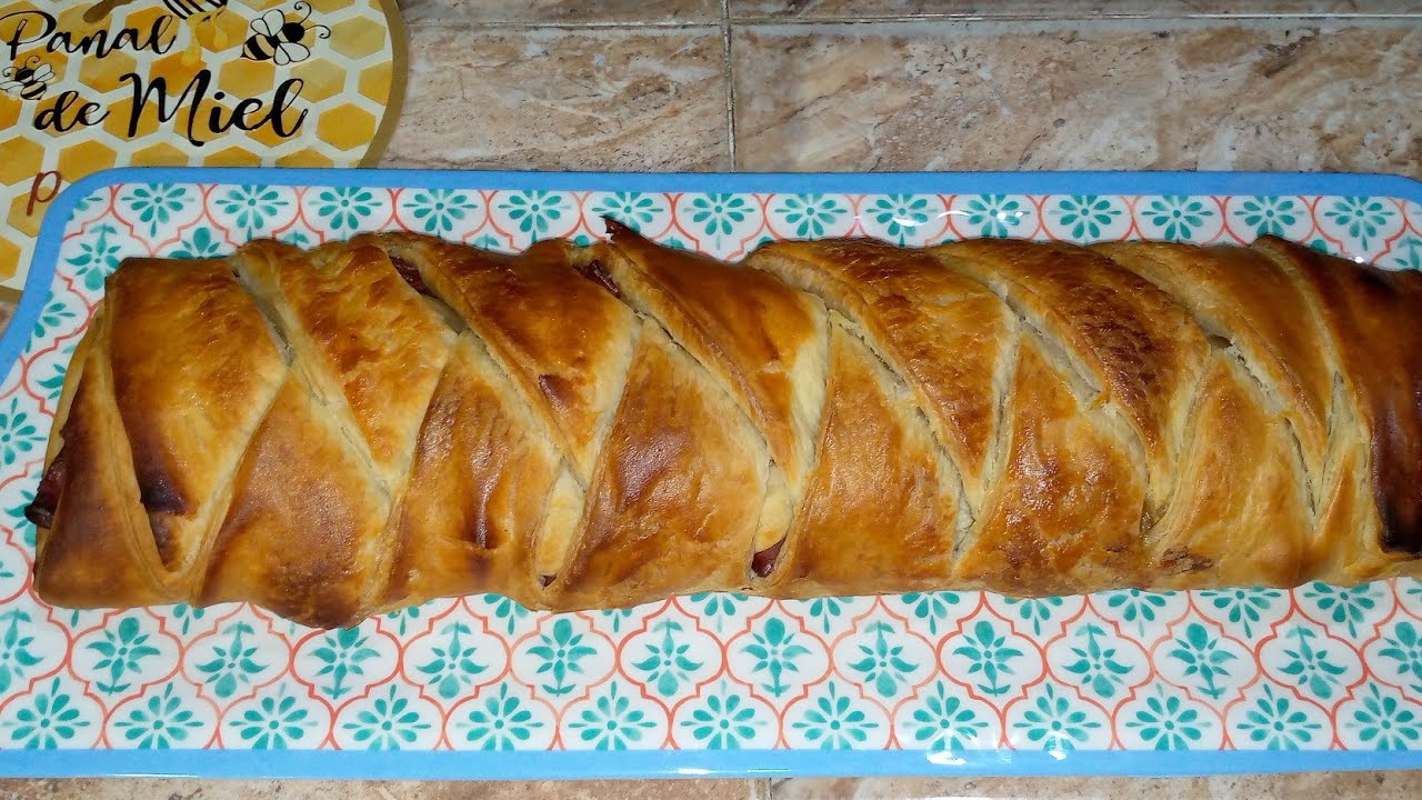 Pan de jam&oacute;n de hojaldre y queso crema. Puff Pastry.