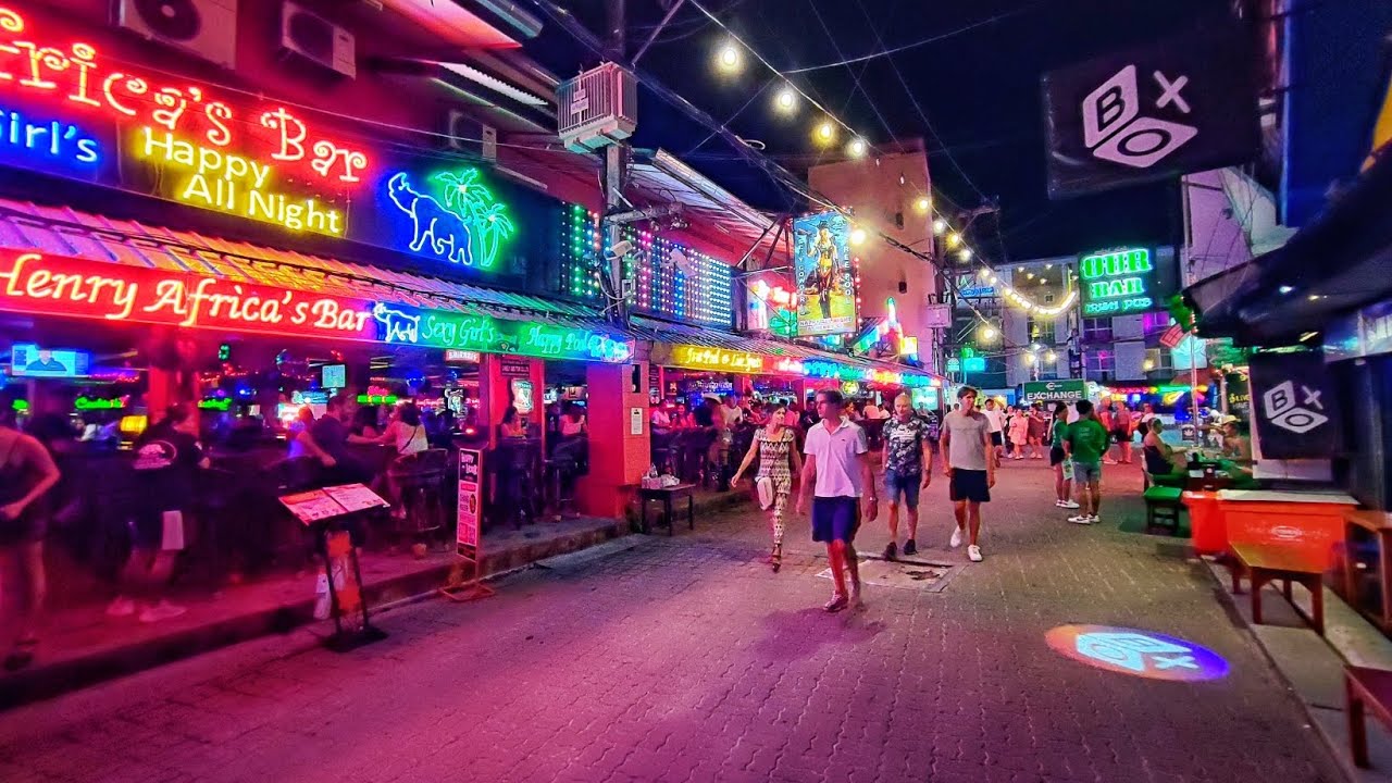 CHAWENG Beach Road at Night - Koh Samui's Famous Nightlife