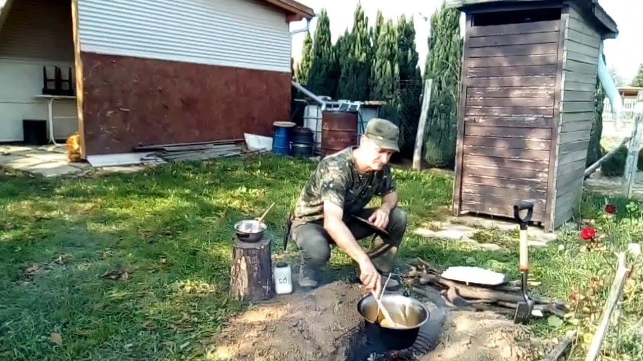 Kelkáposzta leves főzés, hosszú gödörtűzhelyen.