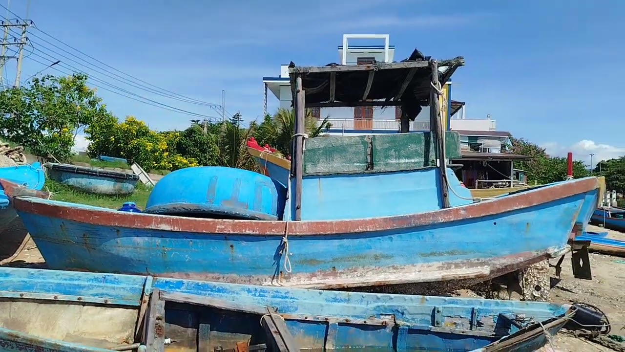 Đầm Nại, núi Đình.