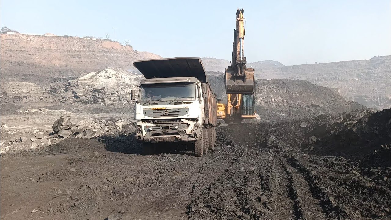 #minivlog  #excavator  Komatsu #excavator  500 Koyla loading Volvo