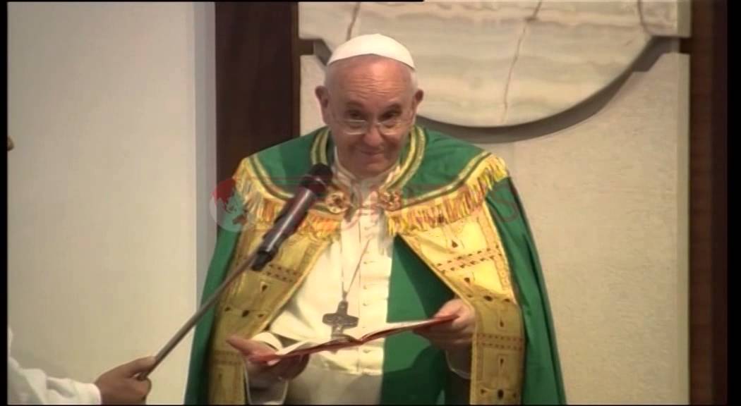 Papa Françesku përlotet nga vuajtjet e klerikëve - RTV Ora News- Lajmi i fundit-