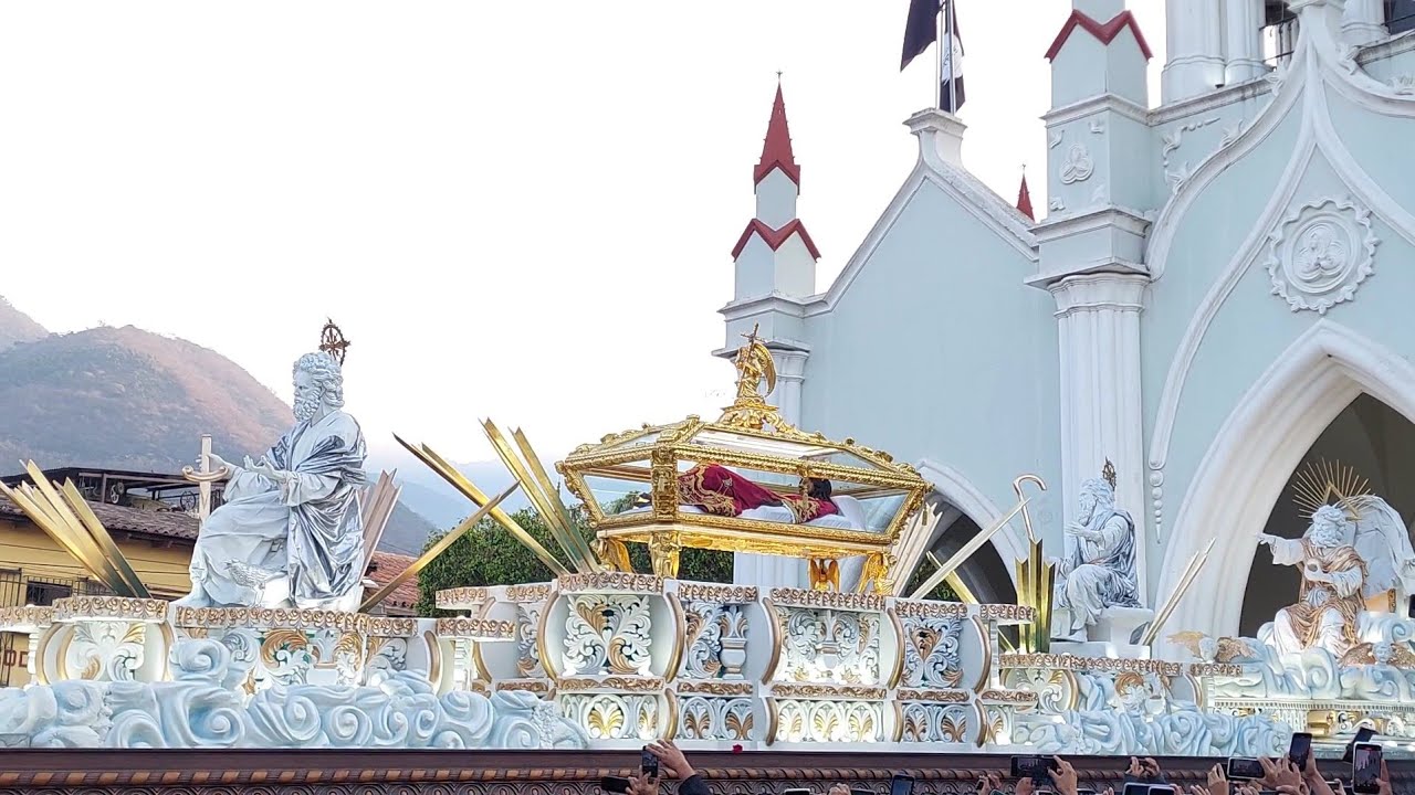 Entrada del Señor Sepultado de San Felipe de Jesús Antigua Guatemala 2024
