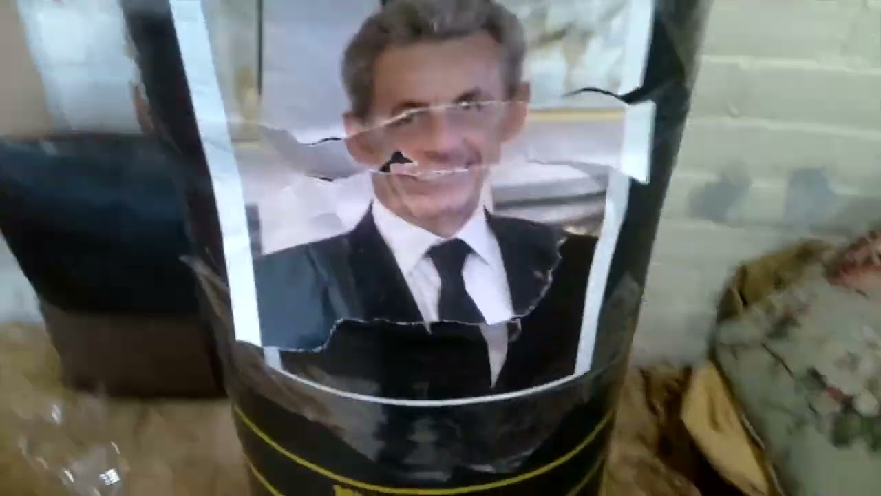 MomoShow vs Nicolas Sarkozy