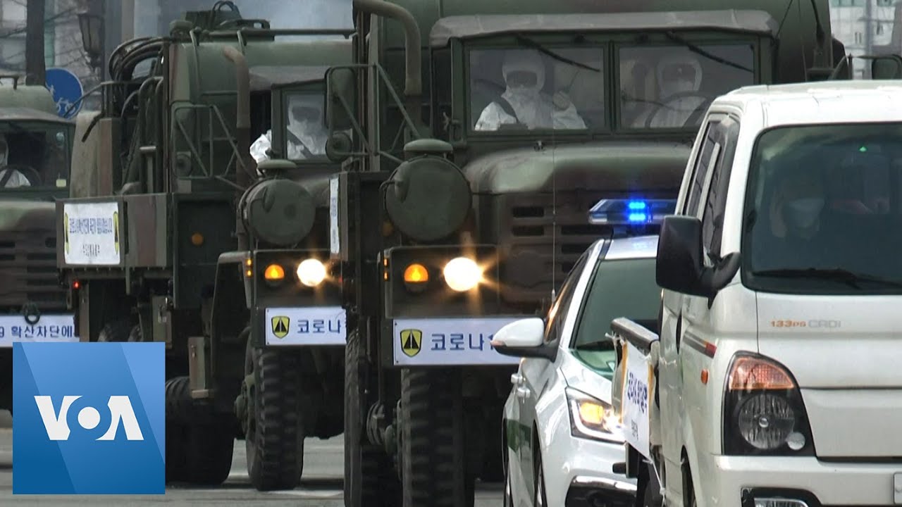 South Korean Military Disinfects Streets in Seoul, as South Korea Adds 500 Virus Cases