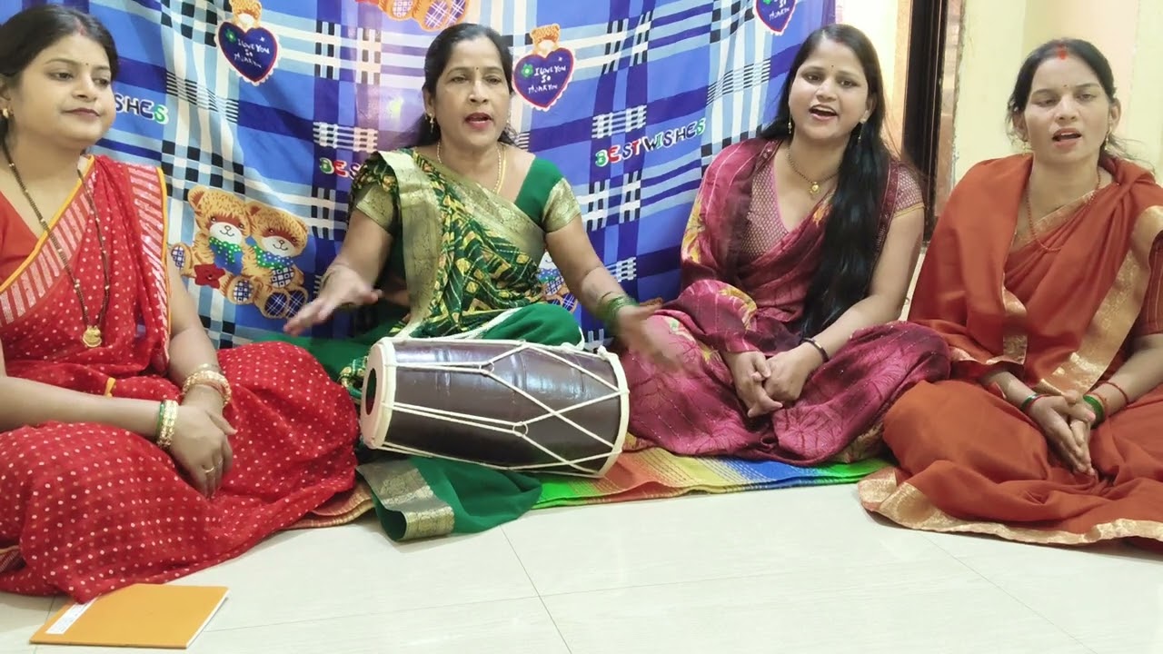 पारंपरिक बहुत बढ़िया गीत है सुनिए और बताइए कैसा लगा l🙏