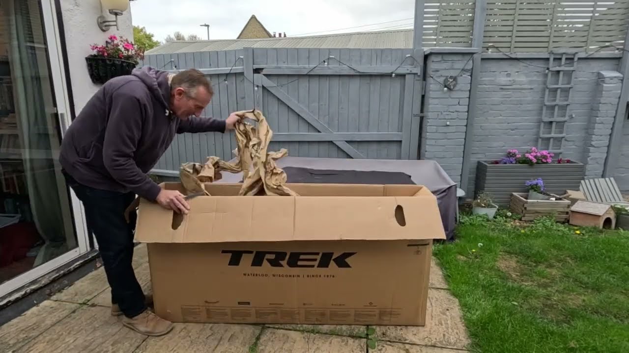 Trek Checkpoint - Unboxing