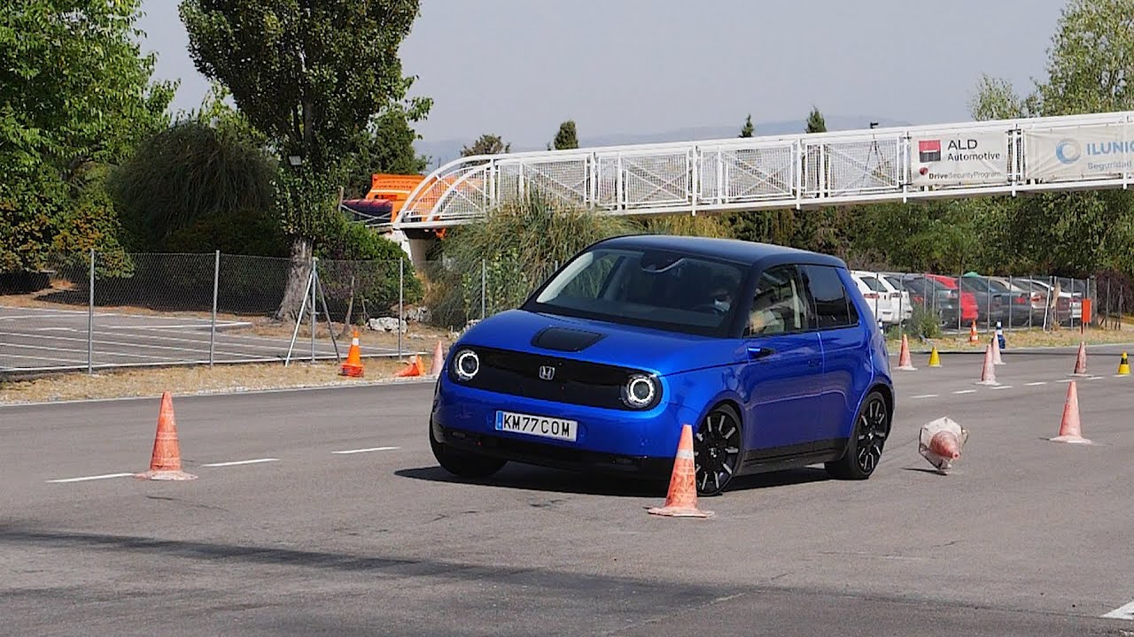 Honda e 2020 - Maniobra de esquiva (moose test) y eslalon | km77.com