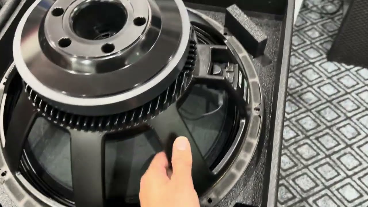 Siêu Phẩm Tiếp Tục Cập Bến...RCF-8018ii Siêu Đẹp...Siêu Trầm Made in Italy...Lh:0377.869.698