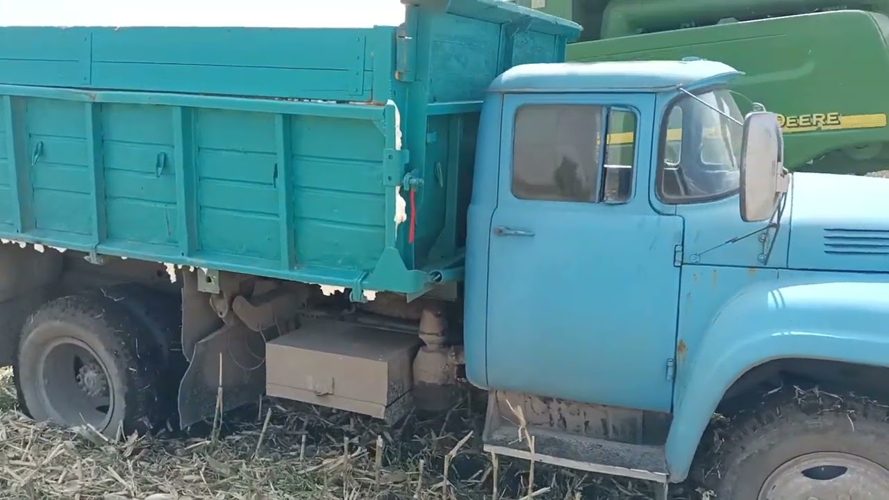 ЗІЛ 130. 20.05.2023 жнива кукурудзи. Втопили комбайн, ЗІЛ, та джондір.