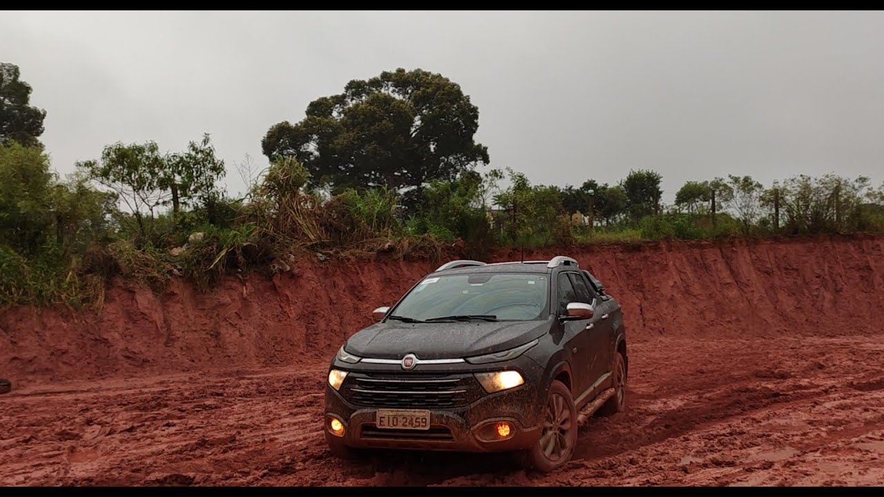 Fiat Toro Ranch 2.0 4x4 turbo diesel na lama com o maior temporal de chuva em sp muito bruta
