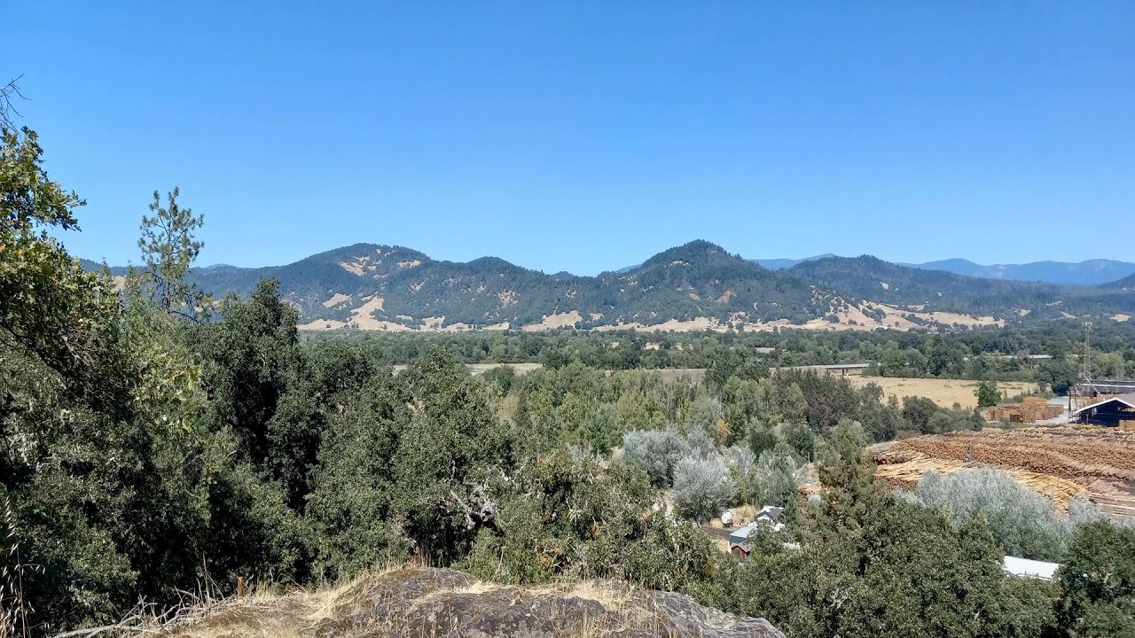 Bicycle hill climb on Sherwood Rd to Brooktrails, Willits California on  Huffy Vertis E-Bike.