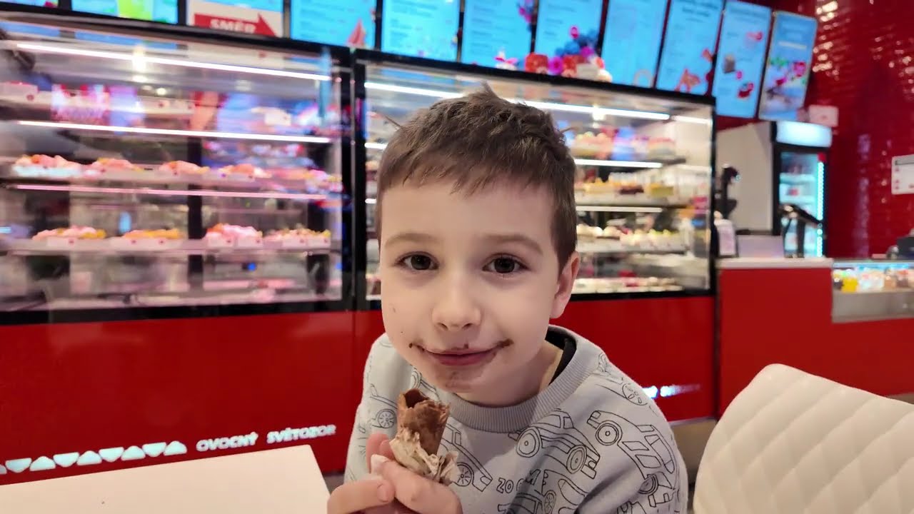 Пробуємо смачне морозиво 🍦