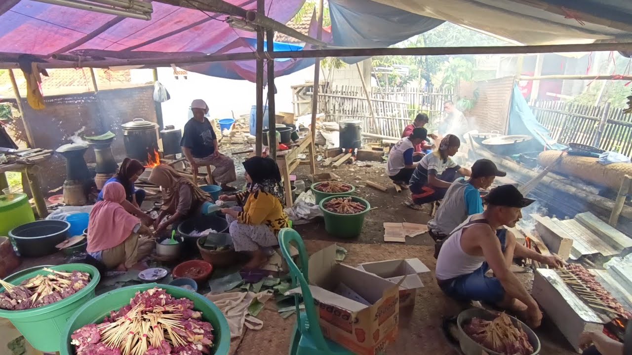 Hari Tersibuk Suasana Hajatan Di Kampung Cilimus Masak Segala Macam & Manggang 3.000 sate