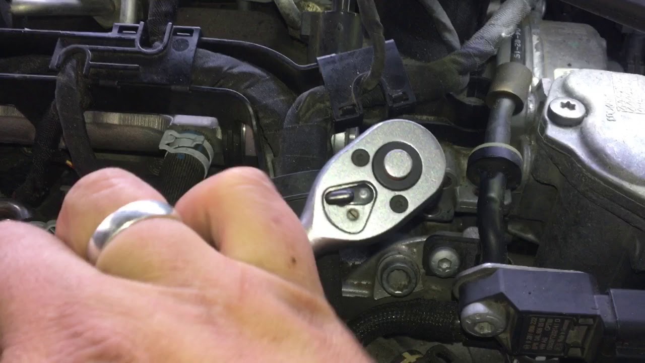 VW Passat B8 2015 2.0 TDI 190hp Glow plug change / Glühkerze Ersatz