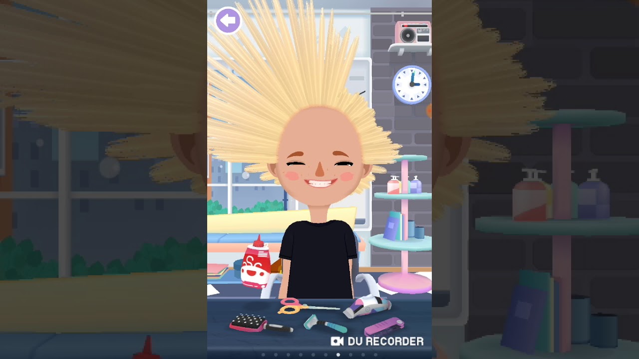 Playing toca hair salon 3